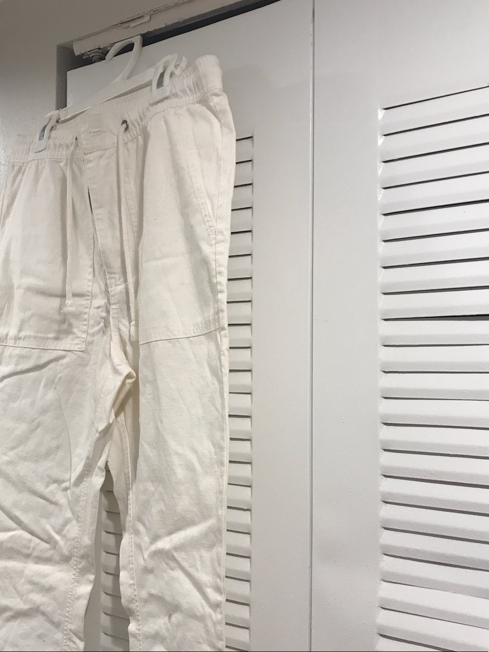 100% Pure Men's Off-White Cargo Pants with Drawstring Waist